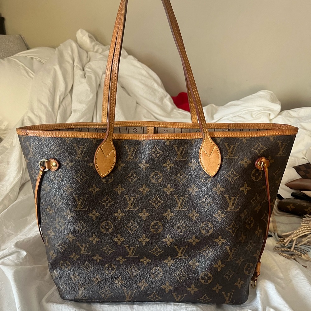 Authentic Louis Vuitton Neverfull MM